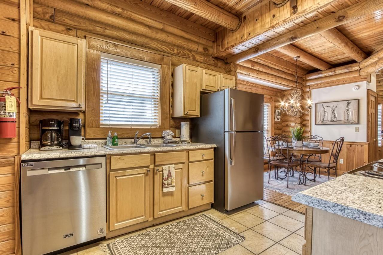 Newly Renovated Perfect 2 Bedroom W Indoor Jacuzzies, Hot Tub, Pool, Sauna, Golf! Pigeon Forge Exterior photo