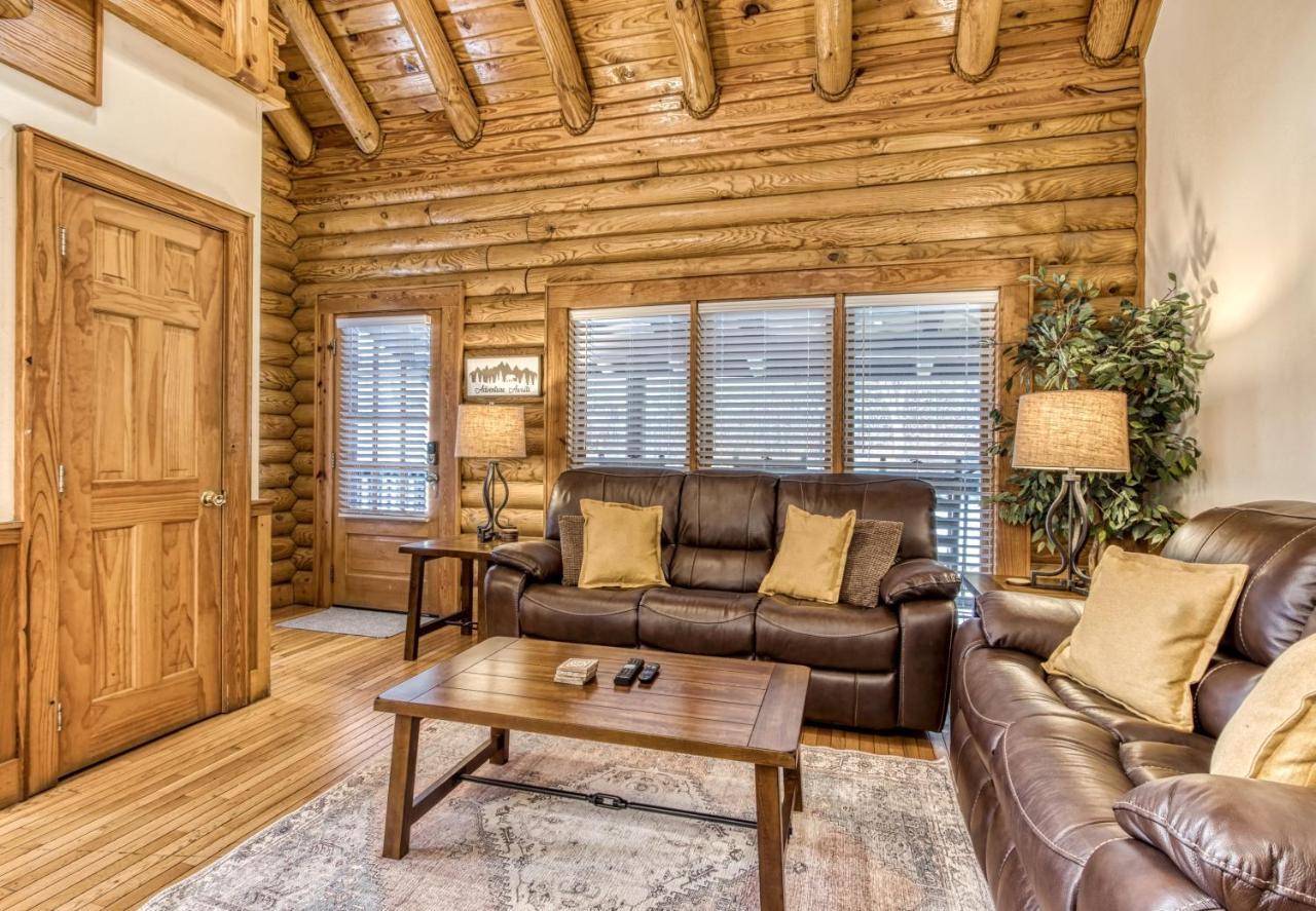 Newly Renovated Perfect 2 Bedroom W Indoor Jacuzzies, Hot Tub, Pool, Sauna, Golf! Pigeon Forge Exterior photo