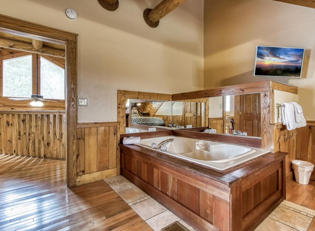Newly Renovated Perfect 2 Bedroom W Indoor Jacuzzies, Hot Tub, Pool, Sauna, Golf! Pigeon Forge Exterior photo